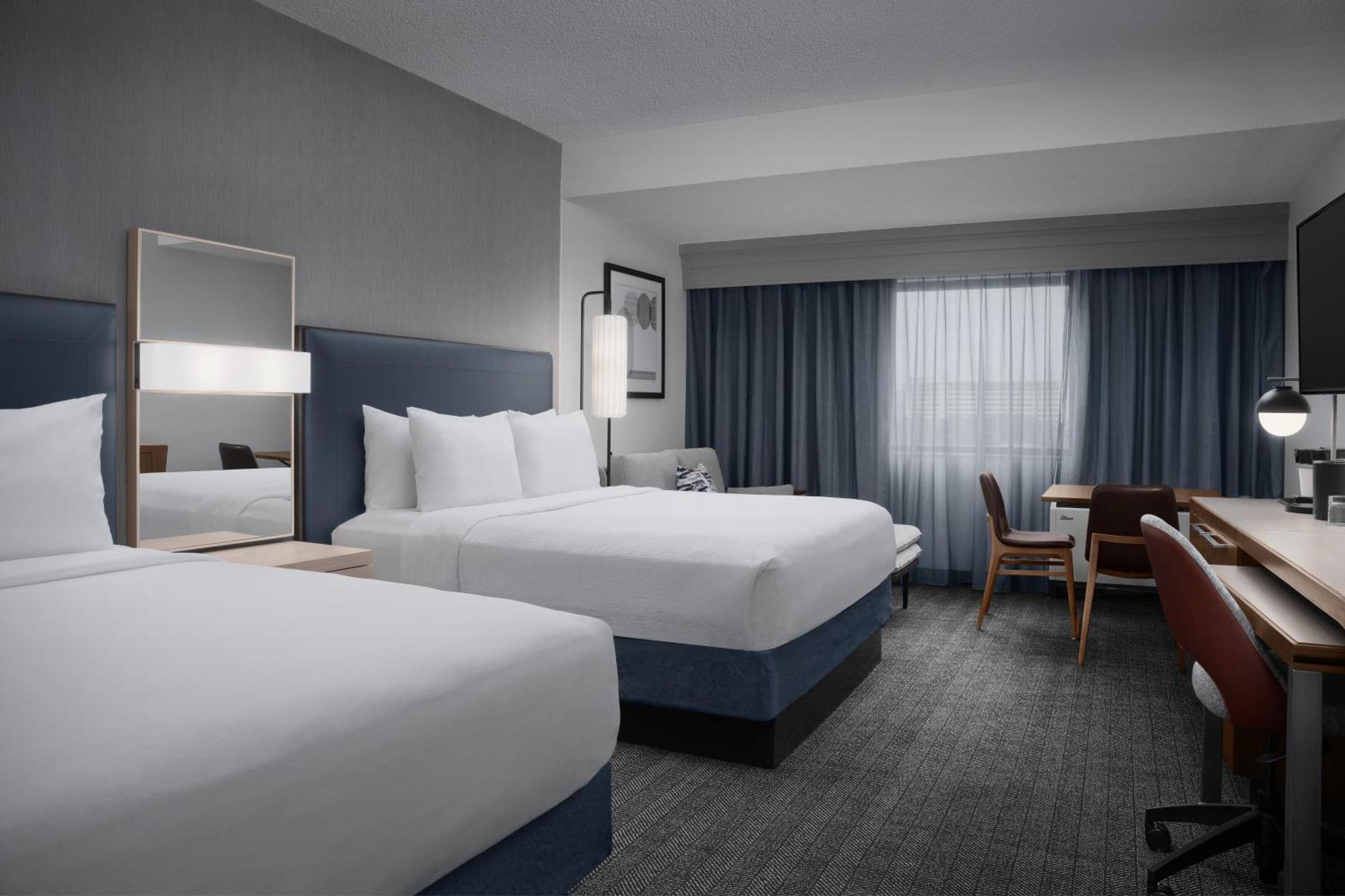 Courtyard Dallas Addison Quorum Drive Room photo