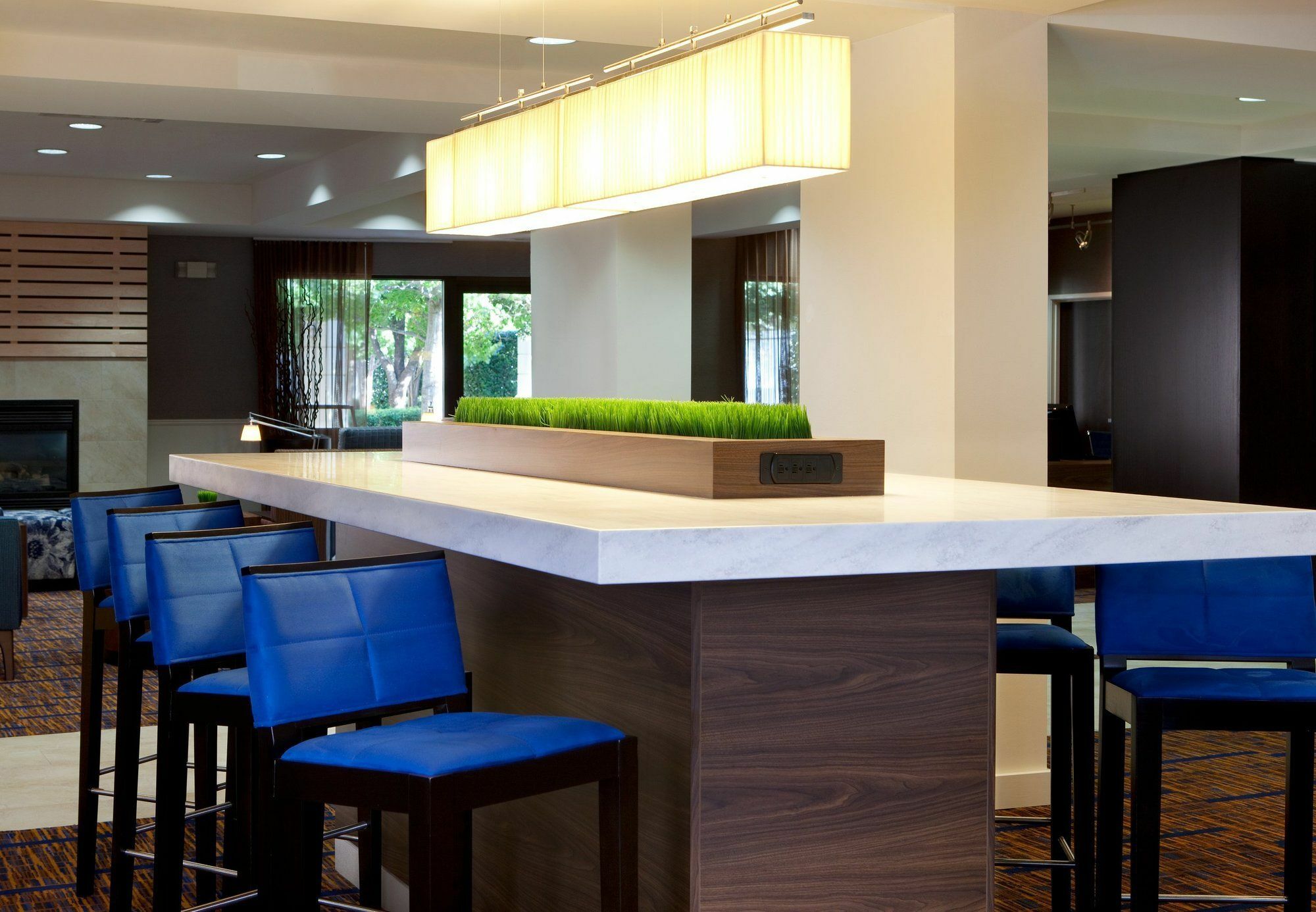 Courtyard Dallas Addison Quorum Drive Exterior photo